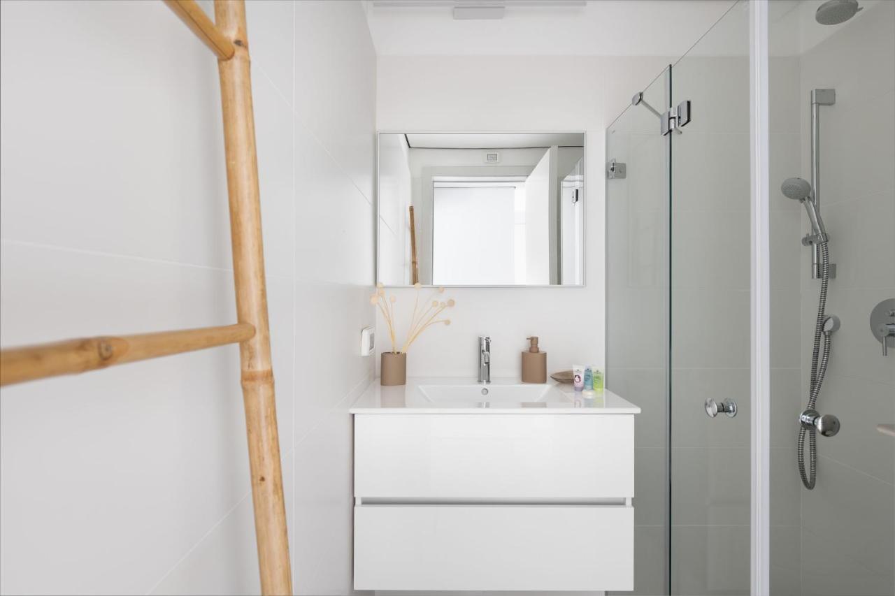 Apartment Elegant 2br With Balcony & Mamad In Jaffa By Sea N' Rent *